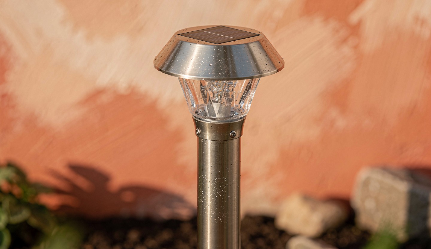 Lampe solaire jardin haut de gamme : notre comparatif détaillé